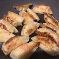 ごろみママ's cooksnap of when they made 余ったポテトサラダでポテサラチーズ餃子.