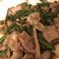 saki1111's cooksnap of when they made 豚肉とまいたけのにんにくの芽炒め.
