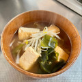 azbjbn's cooksnap of when they made 安価で腹持ちよく！もやしと厚揚げの味噌汁.