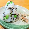 ちーまぐ's cooksnap of when they made 塩こんぶと枝豆のおにぎり.