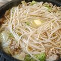 a_ya_mi's cooksnap of when they made 豚キャベもやしのニンニクバター鍋.