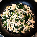チャマ虎's cooksnap of when they made ほうれん草とブナピーのマヨ炒め.