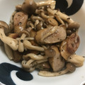 どんどんロールケーキ's cooksnap of when they made 簡単副菜 しめじとウインナーの炒め物.