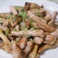 クック6DDPP8☆'s cooksnap of when they made m豚と舞茸の濃厚ニンニク醤油炒め.