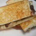 tetsucoro's cooksnap of when they made あんことチーズのハーモニー♪ホットサンド.