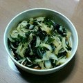 ビキナーもんちゃん's cooksnap of when they made ワカメと玉ねぎの酢の物★.