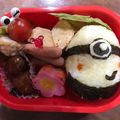 簡単おいしい食べ物's cooksnap of when they made 超簡単 ミニオンキャラ弁.