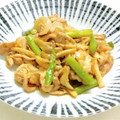 ｅｋ４'s cooksnap of when they made 豚アスパラシメジの辛マヨ炒め.