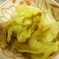 由芽15's cooksnap of when they made レンジで3分＊蒸しキャベツのなめたけ和え.