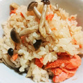ru⌒u☆'s cooksnap of when they made 簡単☆丸ごと鮭としめじの炊き込みご飯☆.