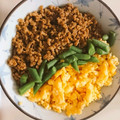 クックFPI0FS☆'s cooksnap of when they made 合挽き肉とフワフワ卵きぬさやのそぼろ丼♪.