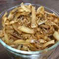 kuriyopi's cooksnap of when they made 皮は冷凍してストック☆お酢で大根の皮炒め.