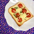 ふたごゆき's cooksnap of when they made トマトがジュワ〜大葉とチーズのトースト.