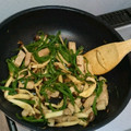 クックN0FR03☆'s cooksnap of when they made 簡単!!豚ロース肉ときのこ野菜炒め♬.