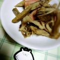 さん屁ぇです's cooksnap of when they made ソーセージとごぼうと舞茸のみそマヨ炒め.