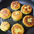 ロビタ000's cooksnap of when they made サツマイモの和菓子おやつ『やきだご』☆.