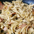 ゆんやともも's cooksnap of when they made もやしと舞茸マヨ炒め…麩入り….