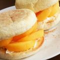 ひなたこやき's cooksnap of when they made 柿とシナモンのイングリッシュマフィン.