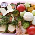 マーミーまま's cooksnap of when they made 簡単*お弁当*きゅうりチーズ*飾り切り.