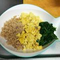 よむにゃん's cooksnap of when they made 簡単☆二色の鶏そぼろ丼.