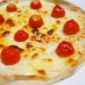 ジョンリークッカー's cooksnap of when they made とっても簡単♡オシャレなプチトマトのピザ.