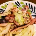 キョロ★キョロ's cooksnap of when they made 簡単♪イカとキャベツのにんにく醤油炒め.