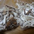 niconoco's cooksnap of when they made きのこの保存方法☆冷凍キノコミックス.