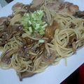 lalalu's cooksnap of when they made チキンソテーとなめこのスパゲッティ.