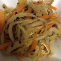 やまびこwa's cooksnap of when they made 皮は冷凍してストック☆お酢で大根の皮炒め.