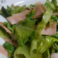 あきえみいくうるおる's cooksnap of when they made 超簡単！レタスとハムのシャキシャキ炒め.