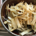 むちmuchiko's cooksnap of when they made 簡単でヤバイ大根の皮のキンピラ.