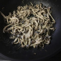 Kurumi823's cooksnap of when they made きのこのオイマヨごま炒め.