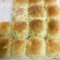 omegmeg's cooksnap of when they made じゃが芋入り✿黒ごまのちぎりパン.