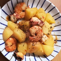 miか's cooksnap of when they made ジャガイモとエビとタコの味噌炒め♪.
