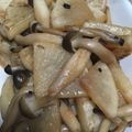 なーなnana77's cooksnap of when they made 大根としめじの超簡単炒め物.