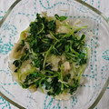 イチゴ、イチゴ。's cooksnap of when they made 簡単・もう一品☆えのきと豆苗のレンチン.