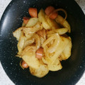 とも☆♪☆♪'s cooksnap of when they made ウインナーとじゃが芋のオイスターマヨ炒め.