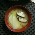 M130018's cooksnap of when they made かぶとしいたけの味噌汁.