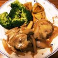 hisakook's cooksnap of when they made 付け合わせも簡単♡きのこ煮込みハンバーグ.
