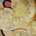 ジューシーmix's cooksnap of when they made 余った餃子の皮でチーズメープルピザ.