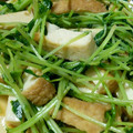 ゆうかれ's cooksnap of when they made 厚揚げと豆苗のガーリック炒め.