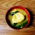 ウメ吉さん's cooksnap of when they made つるむらさきと餅巾着（練物で）のお味噌汁.