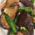 くっくまん☆'s cooksnap of when they made 万願寺唐辛子と茄子のピリ辛しょうが焼き.