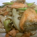 道化師毒猿's cooksnap of when they made 簡単！うま！鮭と蓮根のオイマヨ炒め.