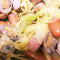 なっしー♫'s cooksnap of when they made あさりときゃべつのソーセージ入り酒蒸し.