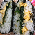 やーしー's cooksnap of when they made ほうれん草と卵のおにぎらず.