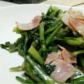 ☆lino☆lino's cooksnap of when they made 簡単、鍋の余りで春菊とベーコンの炒め物.