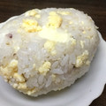卵せんべい's cooksnap of when they made 炒り卵とチーズと海苔の佃煮のおにぎり.