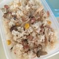 kocchi1978's cooksnap of when they made 炊飯器で簡単！しめじとベーコン炊込みご飯.