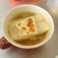 明るい食卓's cooksnap of when they made ベーコンキャベツのオニオングラタンスープ.